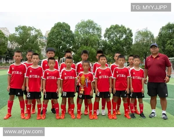 从贫困中崛起的足球明星们如何逆袭人生实现梦想